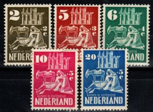 Netherlands #B214-8 F-VF CV $33.55 (A662)