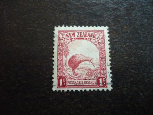 Stamps - New Zealand - Scott# 186c - Used Part Set of 1 Stamp