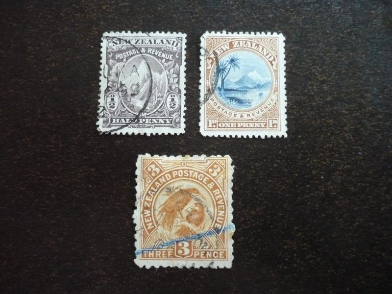 Stamps - New Zealand - Scott# 70,71,75 - Used Partial Set of 3 Stamps