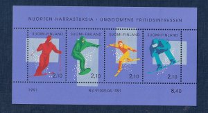 Finland   #872   MNH  1991  sheet skiing. different colors of skisuits