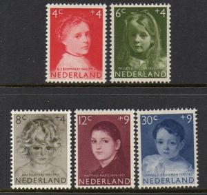 Netherlands 1957 Girls Portraits VF MNH (B316-20)