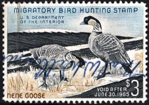RW31 $3.00 Hawaiian Nene Geese Duck Stamp (1964) Signed/Crease