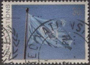 UN 590 (used) 30c flag (1991)