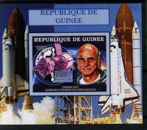 GUINEA 2006 SPACE Soyouz Dennis Tito Deluxe s/s mnh.vf