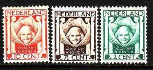 Netherlands-Sc#B6-8- id7-unused hinge remnant  semi-postal set-Protecting child-