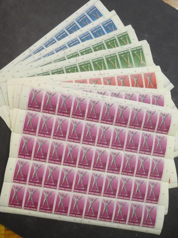 EDW1949SELL : INDONESIA Nice holding of VF MNH Cplt sets in diff qtys Cat $1560