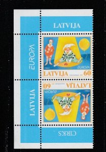 Latvia  Scott#  549a  MNH  Tete Beche Pair  (2002 Europa)