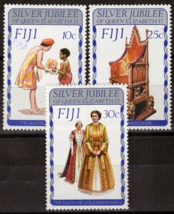 ZAYIX Fiji 371-373 MNH Queen Elizabeth II King Edward's Chair 051023SM18M