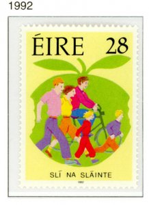 Ireland 856 children family hike MNH mint       (002106b.)