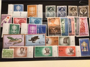 Indonesia  Republic mint never hinged stamps for collecting A9948