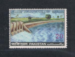 Pakistan 301 MNH Coastal Embankment  (P0042)