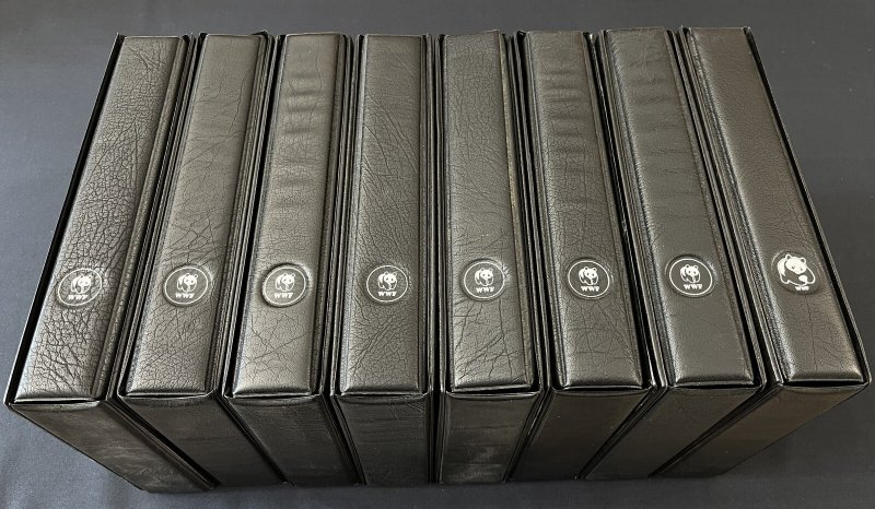 Wildlife 4 Ring Binders x 8 +Slipcases WWF K965  7,5kg