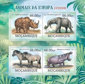 MOZAMBIQUE 2012 SHEET EXTINCT ANIMALS