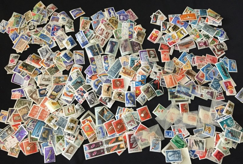 RUSSIA  Mid/Modern Off Paper Used Mixture (Apprx 500+ Items) LA784
