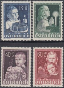 AUSTRIA Sc# B260-3 CPL MNH HOLIDAYS - ISSUED for SURTAX for CHILD WELFARE