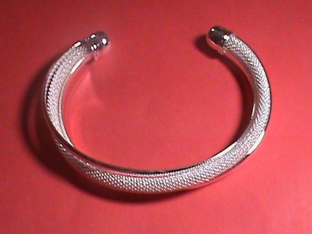 CHINA-BEAUTIFULTWIST NET HOLLOW STYLE BANGLE BRACELET IDEAL FOR GIFT . PLEASE WA