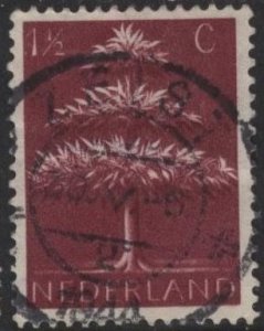 Netherlands 246 (used) 1½c triple crown tree, rose lake (1943)