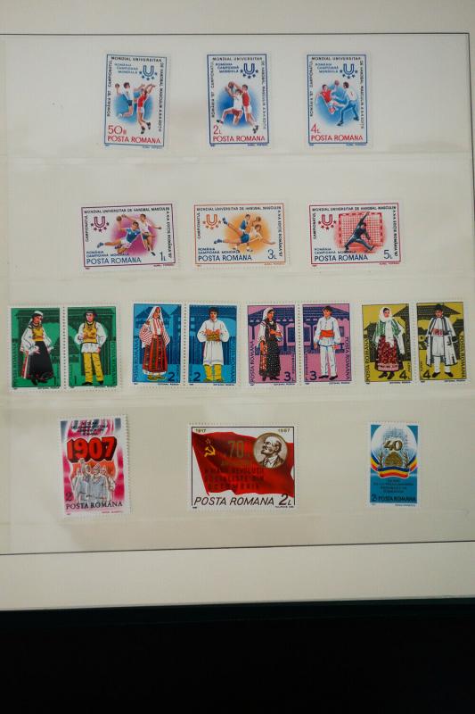 Romania Stamps 1985-1990 Collection of NH Sets on 32 pgs