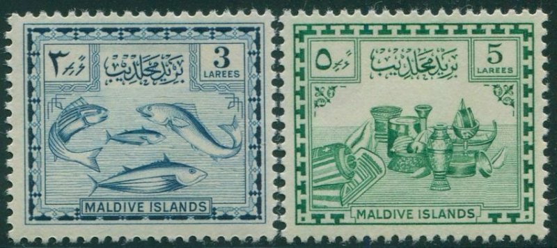 Maldive Islands 1952 SG30-31 Fish and Native Products set MLH