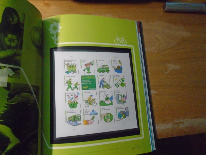 United States   2011  Complete  Stamp Year Book