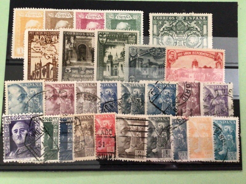 Spain 1930 -1946 mounted mint & used stamps  Ref A8884
