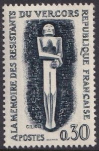 France 1030 (mnh) 30c Resistance Heroes' Monument at Vercors (1962)