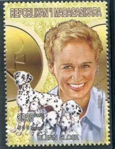 Malagasy 1999 Cinema GLENN CLOSE Dalmatians 1 value Perforated Mint (NH)