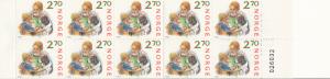 Norway 1987 Scott #921a Booklet of 10 2.70k Children, dog, cookies - Christmas