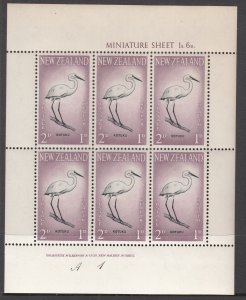 New Zealand B61a Bird Souvenir Sheet MNH VF