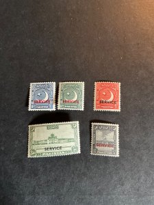 Stamps Pakistan Scott #027-31 hinged