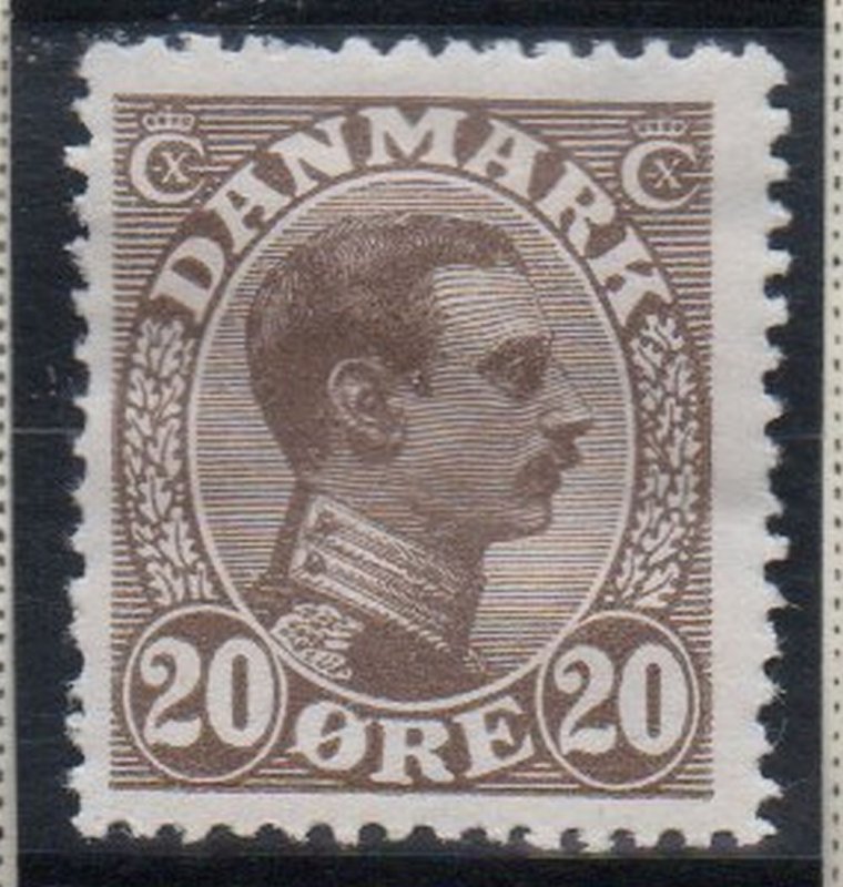 Denmark Sc 104 1921 20 ore brown Christian X  stamp mint