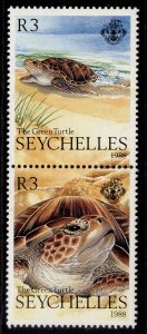 SEYCHELLES QEII SG689a, 3r vert pair, NH MINT.