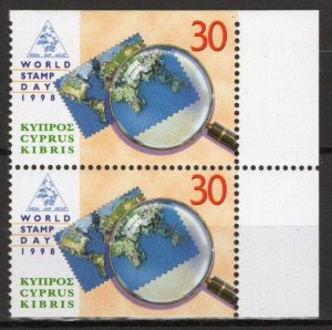 ZAYIX Cyprus 924 MNH Pair from Booklet World Stamp Day 090222S136