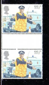 GREAT BRITAIN #876  1979  LONDON POLICE  MINT  VF NH  O.G  GUTTER PAIR
