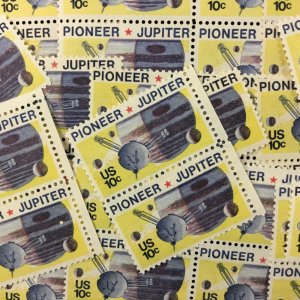 1556    Space   Pioneer-Jupiter   100  MNH  10¢ singles stamps    Issued in 1975