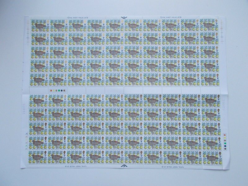 1977 Christmas Set in Complete Folded Sheets of 100 (1 x 7p + 9p) U/M Cat £58