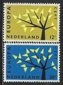 Netherlands 394-95 MOG EUROPA 133G