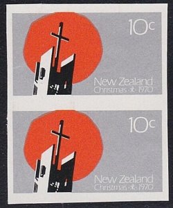 NEW ZEALAND 1970 Christmas 10c IMPERF PAIR MNH.............................A9443