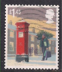 GB 2018 QE2 £1.45 Christmas Man Approaching post box used SG 4159 ( F1378 )