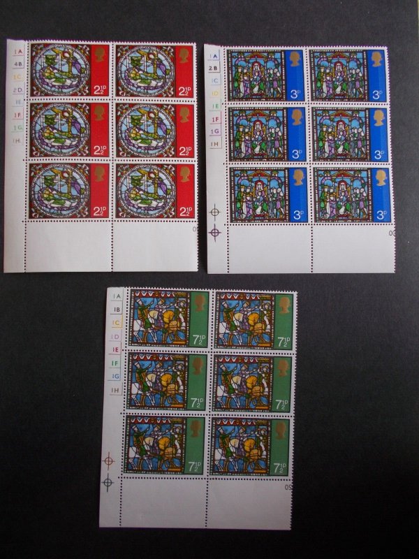 GB QEII 1971 Christmas Set of 3 in Cylinder Blocks of 6 Superb U/M Cat £11.50