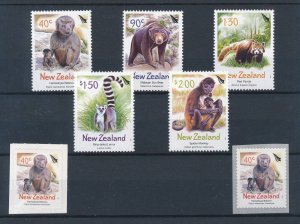 [111912] New Zealand 2004 Wild life monkeys baboon lemur Set + 2 self adh. MNH