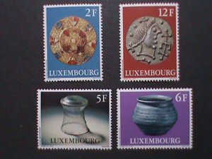 ​LUXEMBOURG-1976- SC# 581-4  GOLD BROOCH MNH VERY FINE WE SHIP TO WORLD WIDE