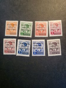 Stamps Croatia 1-8 hinged