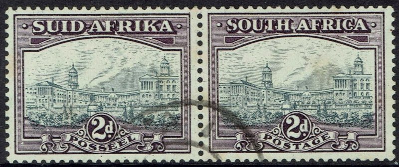 SOUTH AFRICA 1933 UNION BUILDINGS 2D GREY AND DULL PURPLE  PAIR HYPHENATED USED  