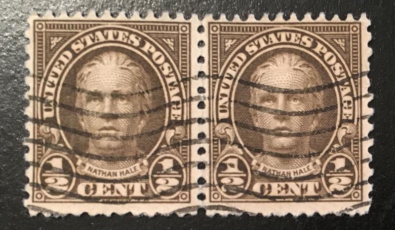 653 1922 Americans Series, 11x10.5 perf., Circ. pair, Vic's Stamp Stash
