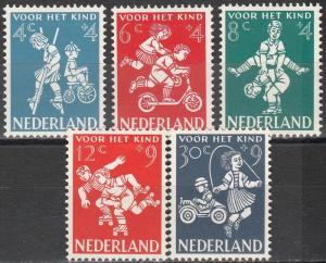 Netherlands #B326-30  F-VF Unused CV $11.50 (A16736)