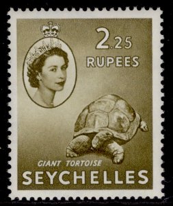 SEYCHELLES QEII SG186, 2r 25 brown-olive, M MINT. Cat £11.