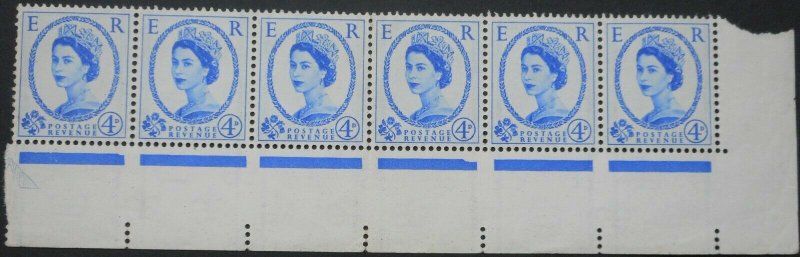 Great Britain 1959 QEII Four and a HalfPence strip of six SG 593 u/mint 