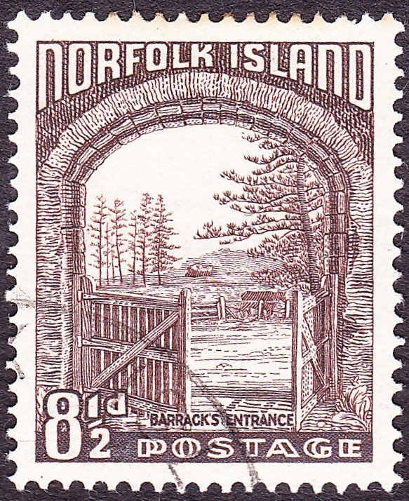 NORFOLK ISLAND 1953 QEII 8½d Chocolate SG16 FU