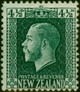 New Zealand 1915 4 1/2d Deep Green SG423 Fine & Fresh MM